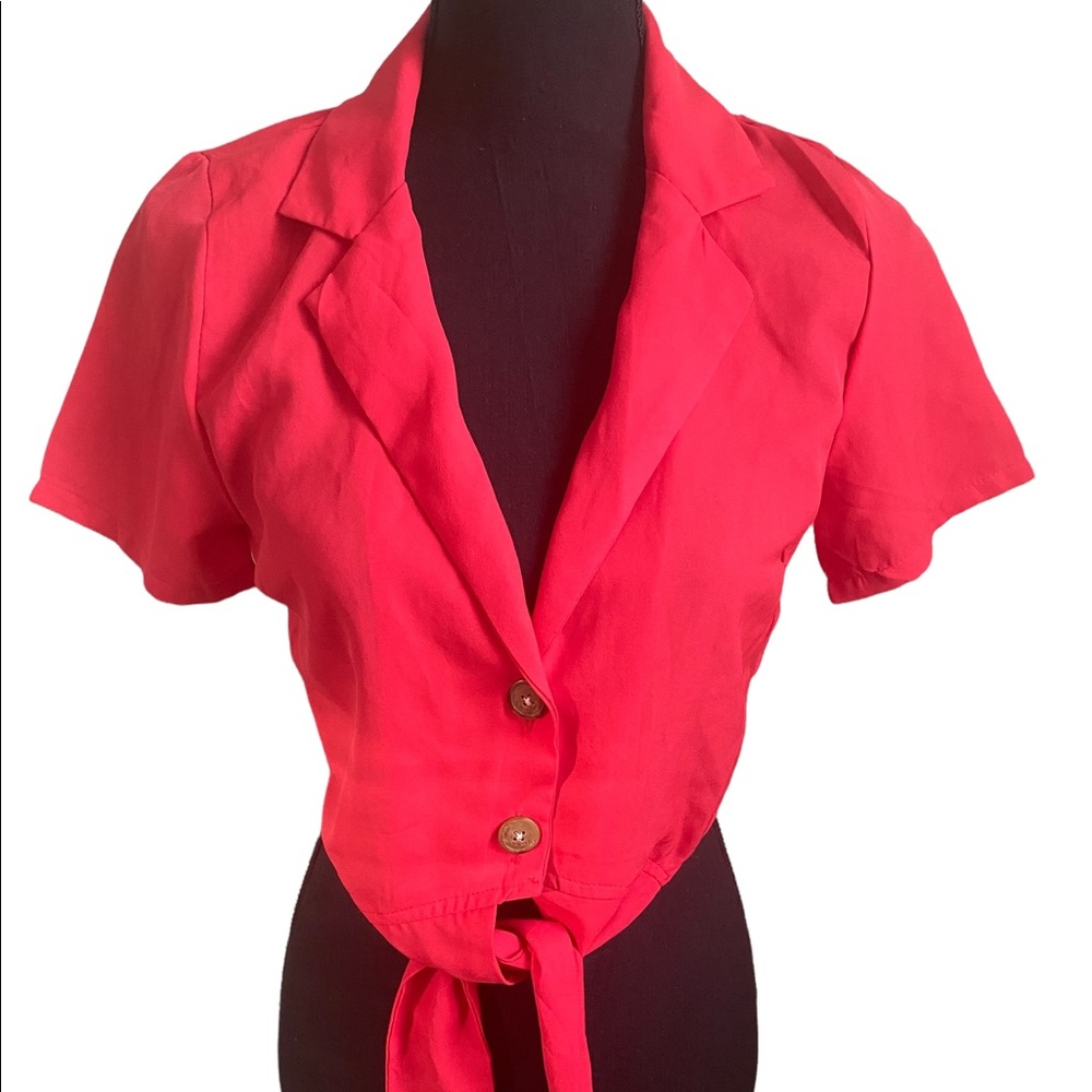 Short Sleeve Tied Button up Crop Top